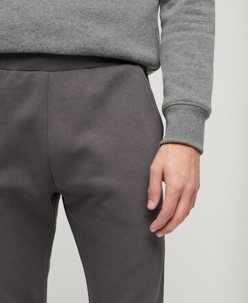 Regular Pantalon de sport Superdry en gris