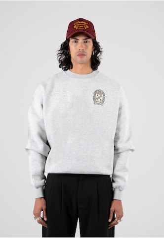 Prohibited Sweatshirt 'Club Member' in Grijs: voorkant