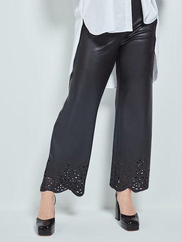 Katy Perry exclusive for ABOUT YOU Flared Trousers 'Nala' in Black: front
