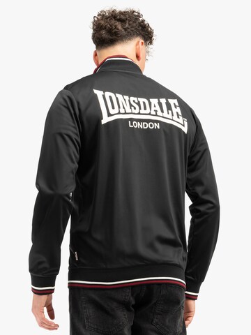 LONSDALE Спортивная куртка 'Irthing' в Черный: спереди