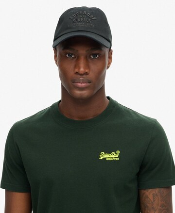 Tricou 'Essential' de la Superdry pe verde