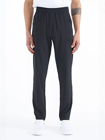 Tommy Life Sportbroek in Zwart: voorkant