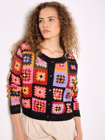 Apricot Colourful Crochet Squares Cardigan ' ' in Schwarz: Vorderseite