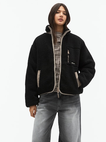 Veste mi-saison Pull&Bear en noir : devant