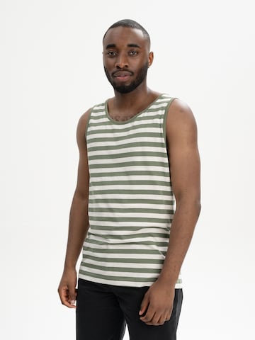 MELA T-shirt 'Chetan' i grön: framsida