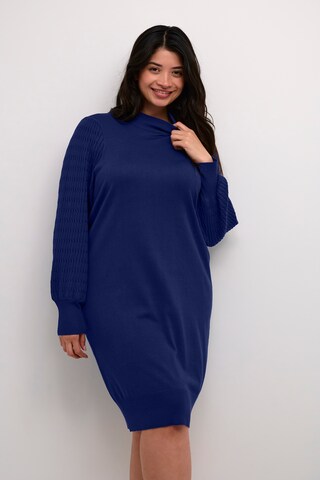 KAFFE CURVE Kleid  'Lini ' in Blau: Vorderseite