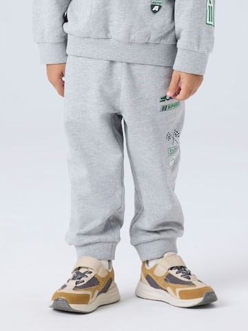 NAME IT Tapered Broek in Grijs: voorkant
