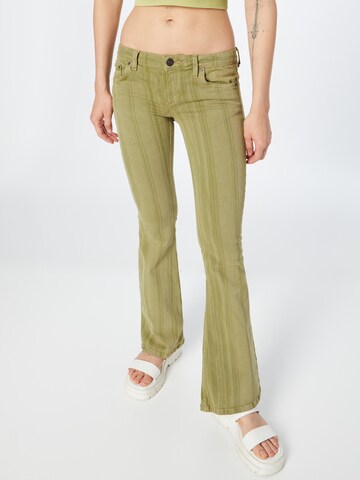 BDG Urban Outfitters Flared Jeans in Groen: voorkant