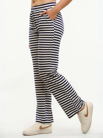 Regular Pantaloni ' ALMA ' de la Liberte Essentiel pe alb