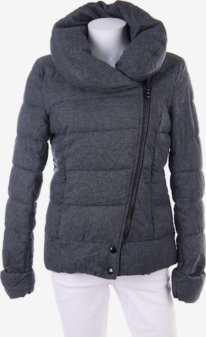 FB Sister Puffer Jacke XS in Grau: predná strana