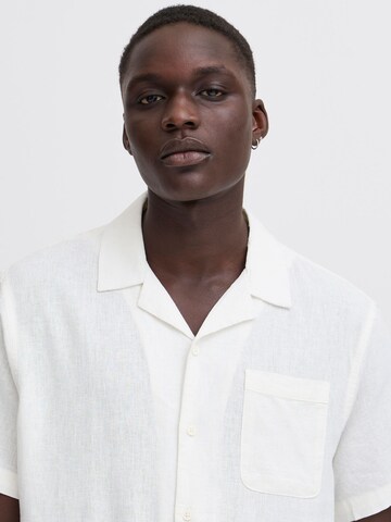 Coupe regular Chemise ' BHVICTOR ' BLEND en blanc