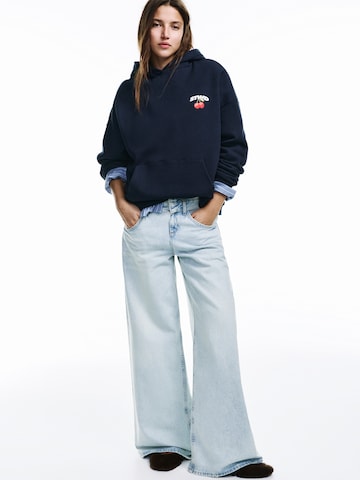 Pull&Bear Mikina 'STWD LATA CHERRIES' - Modrá