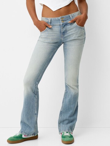 Bootcut Jean Bershka en bleu : devant