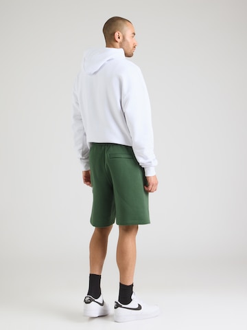 Nike Sportswear Loosefit Παντελόνι 'CLUB' σε πράσινο