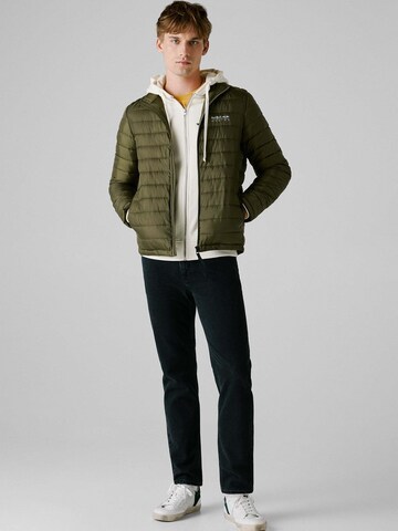 Giacca invernale di Red Bull Racing x Pepe Jeans in verde