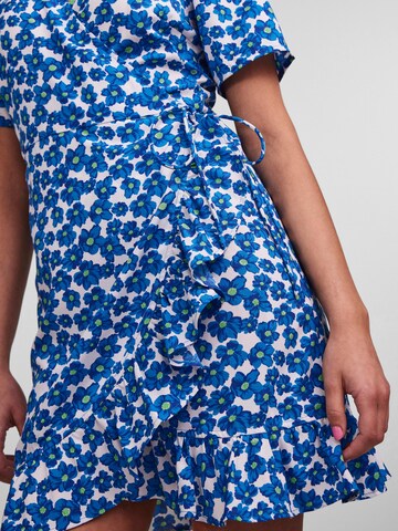 PIECES - Vestido de verão 'Josi' em azul