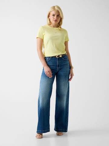 T-shirt GUESS en jaune