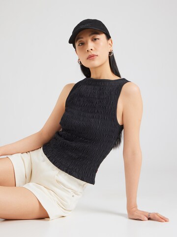 LEVI'S ® Topp 'Bella Smocked Top' i svart: framsida