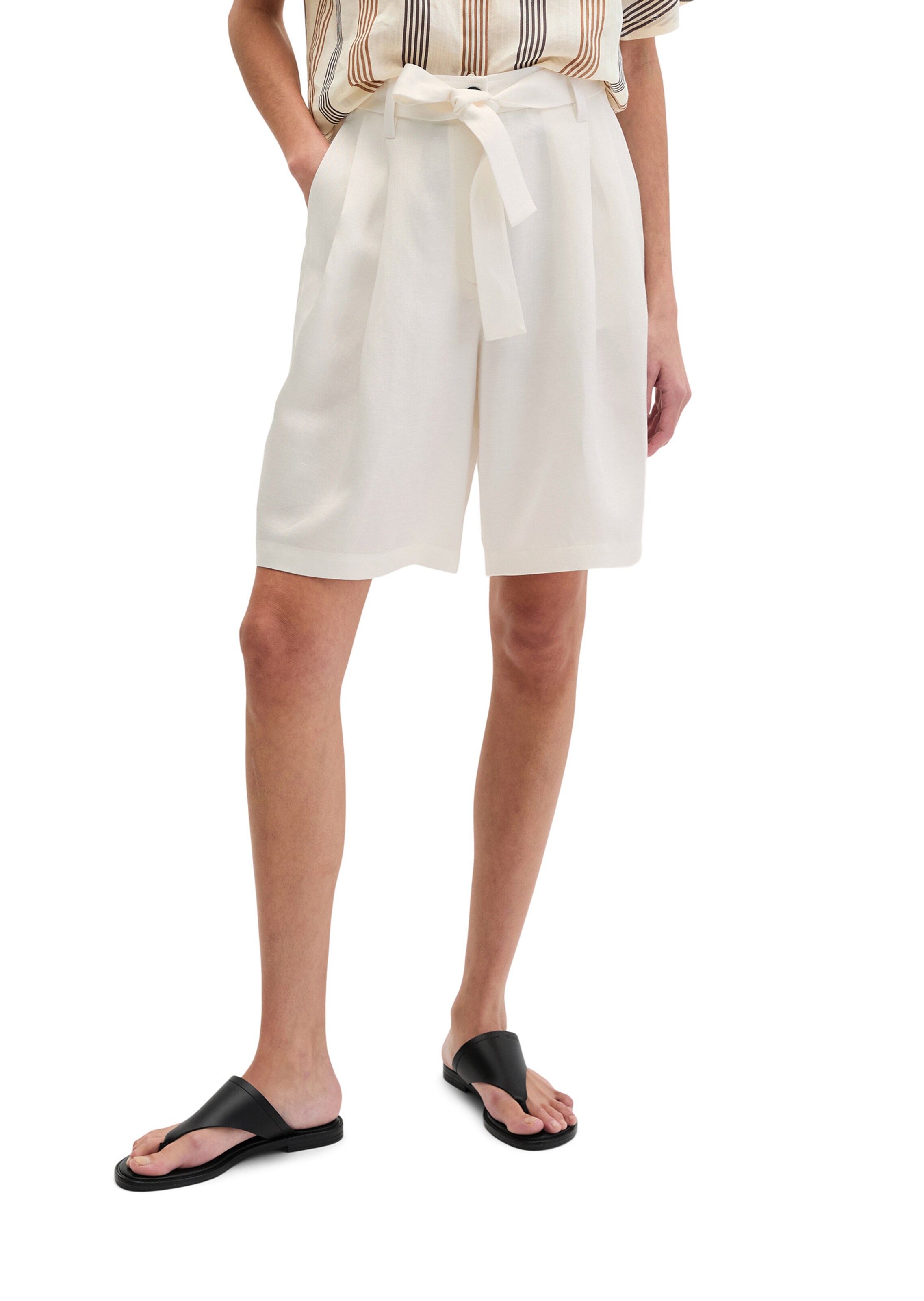 Marc O'Polo Slim fit Trousers in White: front