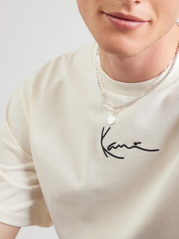 Tricou de la Karl Kani pe alb