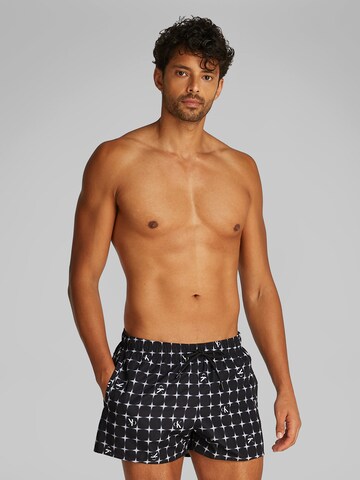 Calvin Klein Swimwear Badshorts i svart: framsida
