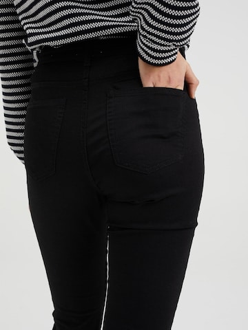 Skinny Jeans di WE Fashion in nero