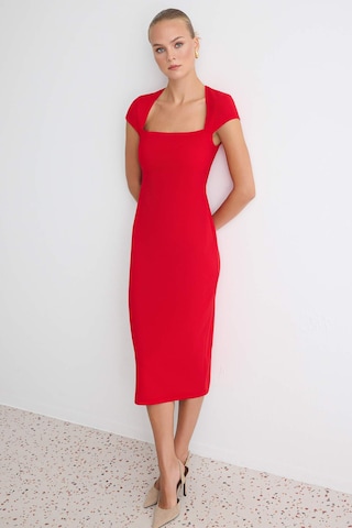 Rochie de la Trendyol pe roșu