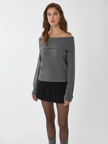 Hiccup Sweater in Grey: front