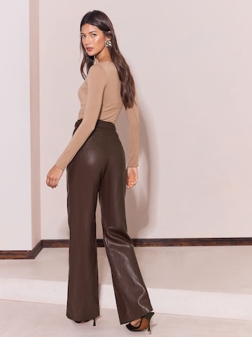Lipsy - Perna larga Calças em vermelho