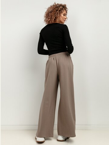 TESSITA Wide leg Pants in Beige