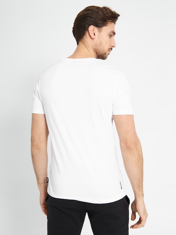 BENCH Shirt 'Leandro' in White