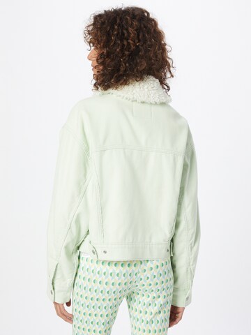LEVI'S ®Prijelazna jakna 'Sherpa Baby Baggy Trucker Jacket' - zelena boja