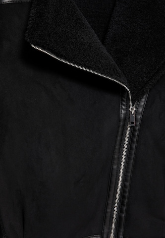 Pull&Bear Prehodna jakna | črna barva