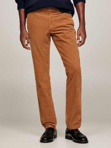 TOMMY HILFIGER Regular Chino 'Denton' in Bruin: voorkant