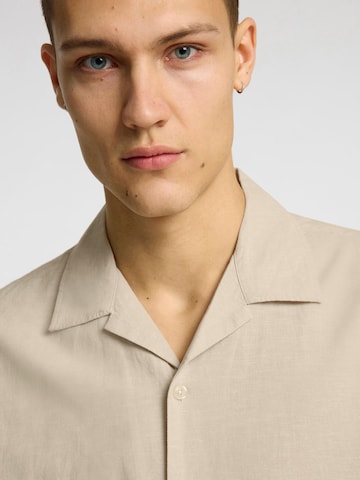 SELECTED Comfort fit Button Up Shirt in Beige