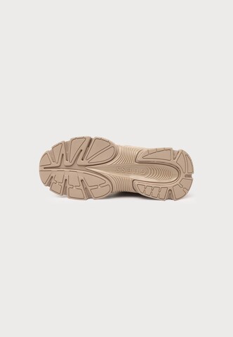 GUESS Ниски маратонки в бежово