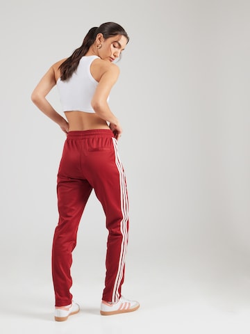 ADIDAS ORIGINALS Tapered Byxa i röd