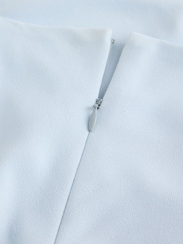 Next Set: Kleid und Cape in Blau
