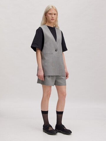 EDITED Weste 'Silena' in Beige