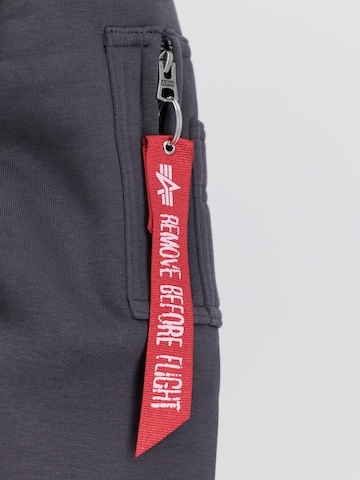 ALPHA INDUSTRIES Sweatshirt in Grijs