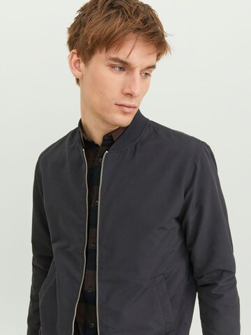 Veste mi-saison 'Roy' JACK & JONES en noir