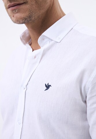 Felix Hardy - Ajuste regular Camisa en blanco