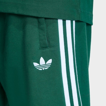 ADIDAS ORIGINALS Regular Shorts in Grün
