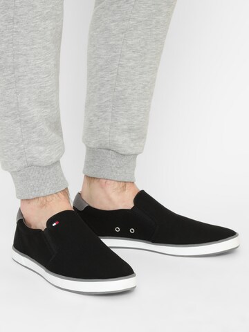 TOMMY HILFIGER Slip On i sort