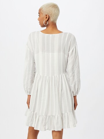 Robe 'Pace' ABOUT YOU en blanc