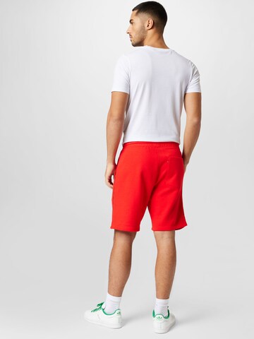 LEVI'S ® Regular Broek 'Graphic Piping Short' in Rood