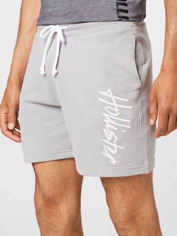 regular Pantaloni di HOLLISTER in grigio