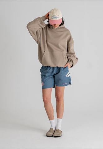 Sweat-shirt 'Hometown' Prohibited en gris