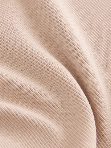 Next Top in Beige