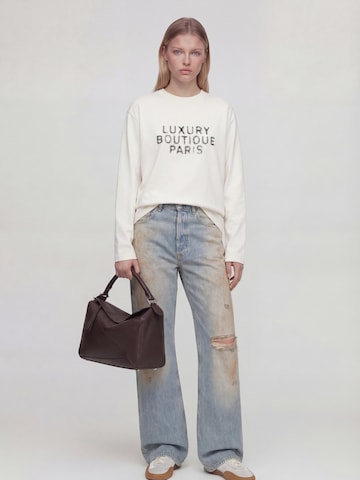 Mansour Shirt 'Mansour Luxury Boutique' in Wit: voorkant